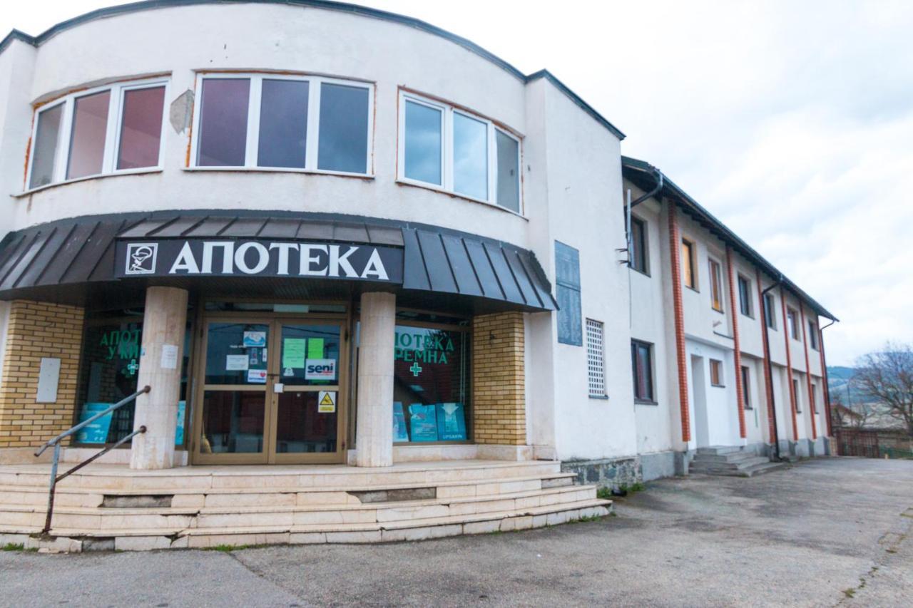 Viktorijini Konaci Aparthotel Kremna Exterior photo