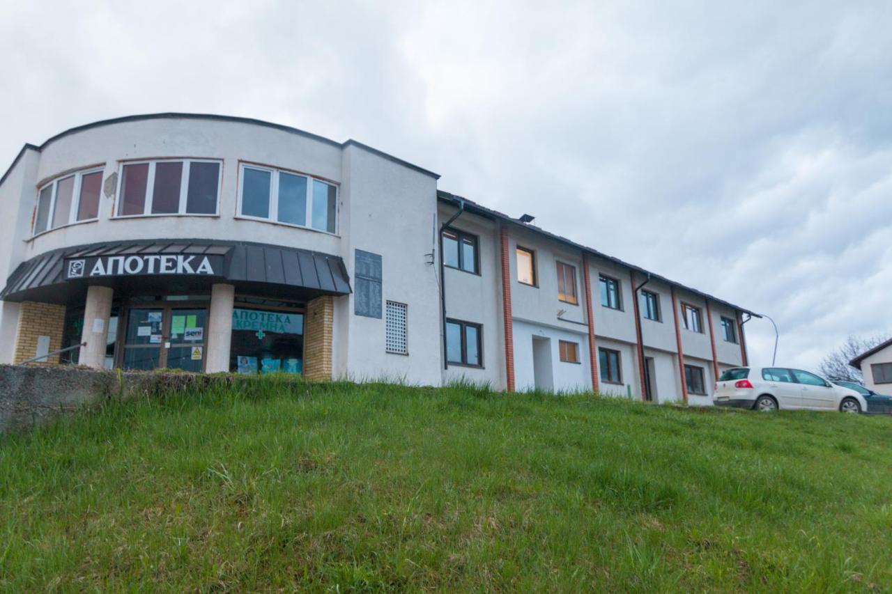 Viktorijini Konaci Aparthotel Kremna Exterior photo
